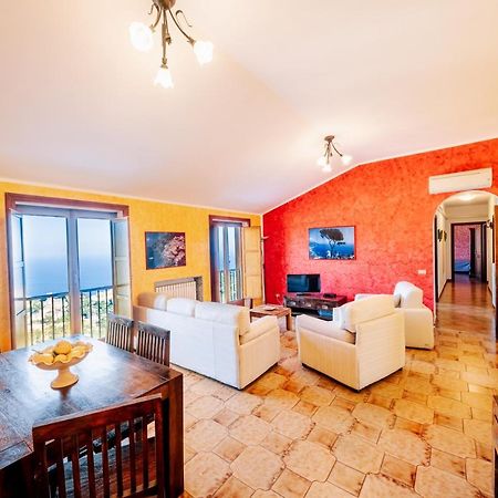 Appartamento Ilaria In Villa Laura Скала Екстер'єр фото