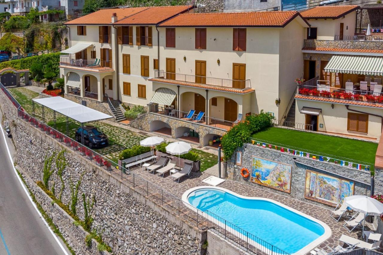 Appartamento Ilaria In Villa Laura Скала Екстер'єр фото